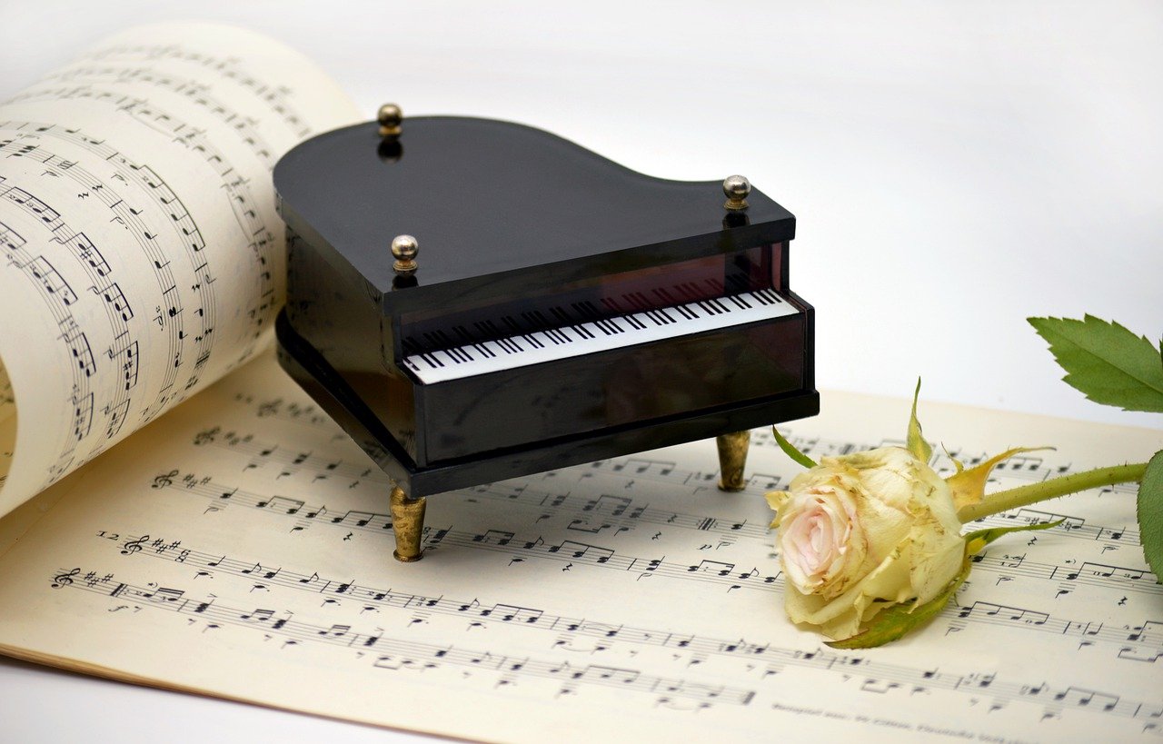 Are music teachers in demand? Photo credit: Frauke Riether, Pixabay
